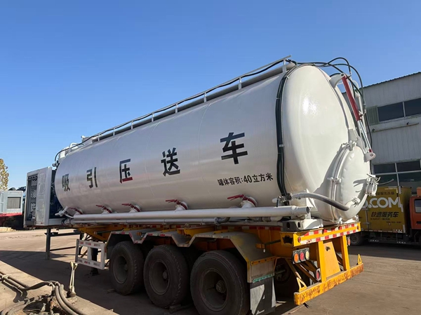 粉尘吸引压送车