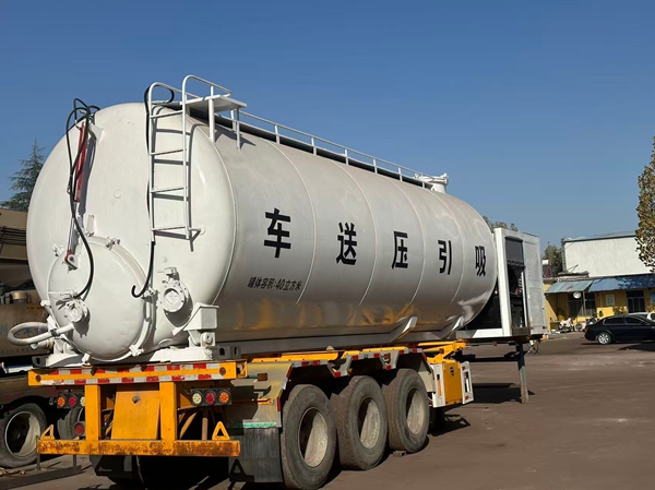 40方吸引压送车